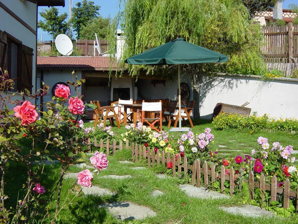 Villa Neva Hotel Kindira Exterior photo